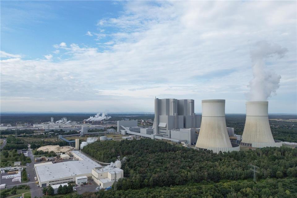  Am Samstag, den 30. August 2025, laden die Unternehmen des Industrieparks zum Tag der offenen Tür ein.Patrick Pleul/dpa
