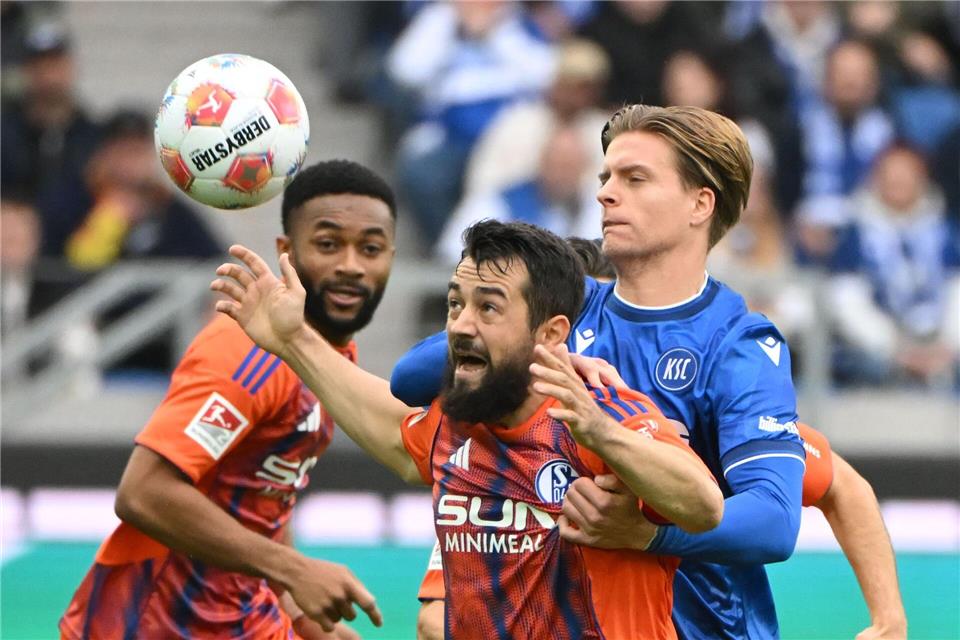 Schalke kassiert Niederlage in der Nachspielzeit beim KSC Amin Younes kam zum ersten Punktspieleinsatz der Saison.Uli Deck/dpa