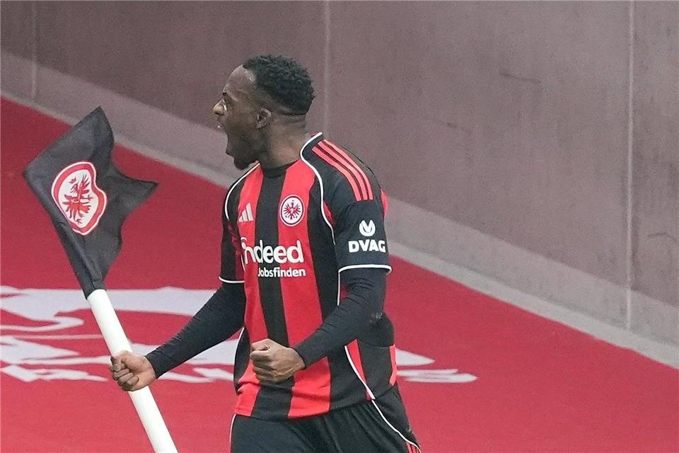  Arnaud Kalimuendo erzielte gegen Hoffenheim sein erstes Heimtor für die Frankfurter.Marc Schüler/dpa