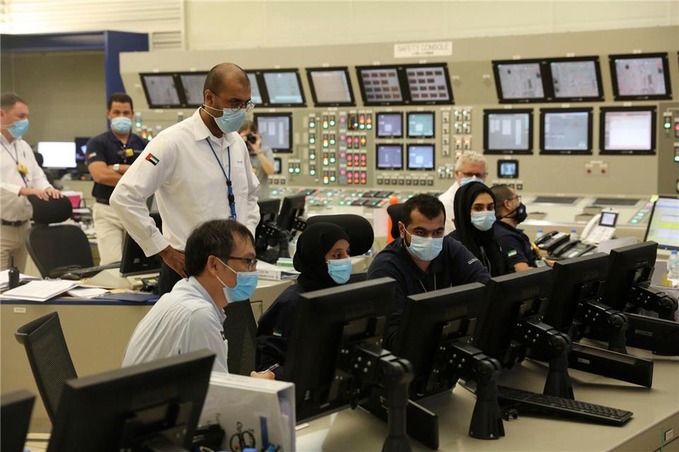  Bei einem Drohnenangriff in den Vereinigten Arabischen Emiraten brach an einem Atomkraftwerk ein Feuer aus. Uncredited/Emirates News Agency WAM/dpa