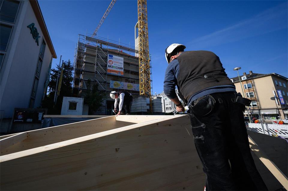  Bislang flossen rund eine Million Euro in den Wiederaufbau. Swen Pförtner/dpa
