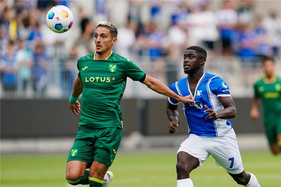  Braydon Manu (r.) wechselt auf Leihbasis zum VfL Osnabrück.Uwe Anspach/dpa