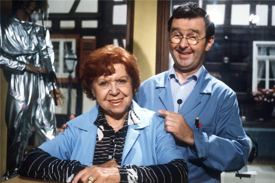 Unsterblich mit „Knieritz an der Knatter“: Ernst Hilbich Brigitte Mira und Ernst Hilbich spielten die Hauptrollen in der TV-Serie „Funkes Werkstatt“. (Archivbild)J�rg Schmitt/dpa