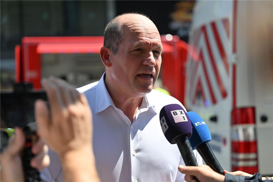  Bürgermeister Philippe Close dankte den Rettungskräften.Emile Windal/Belga/dpa