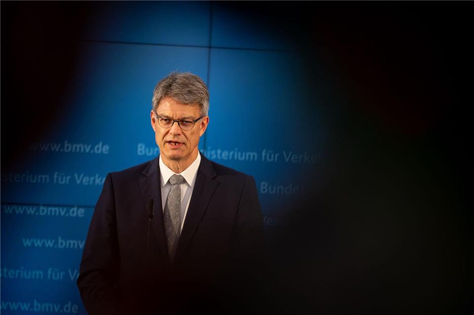 Bilder des Tages Bundesverkehrsminister Patrick Schnieder verkündet das vorzeitige Aus von Bahnchef Lutz.Fabian Sommer/dpa