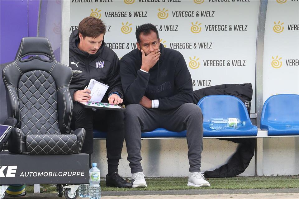  Daniel Thioune (r) und Merlin Polzin beim VfL Osnabrück. (Archivbild)Friso Gentsch/dpa