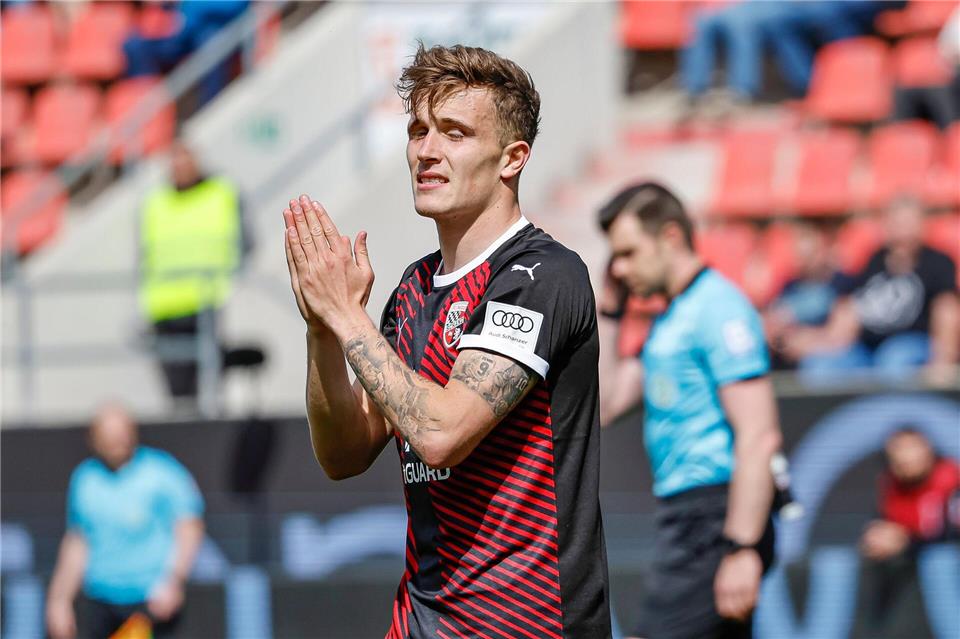  Dennis Eckert Ayensa ist in den Kader der iranischen Fußball-Nationalmannschaft berufen worden.Daniel Löb/dpa