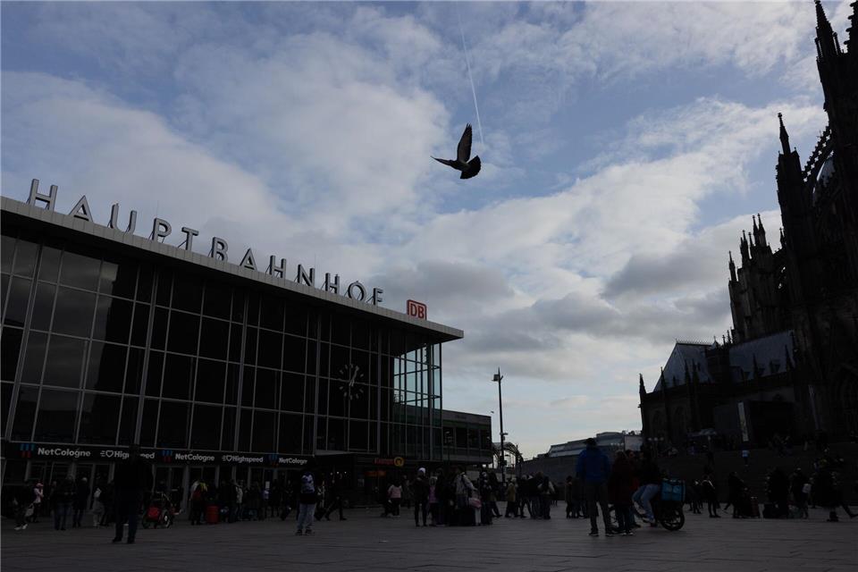  Der Bahnhofsvorplatz und ein Teil des Kölner Doms, fast zehn Jahre später.Rolf Vennenbernd/dpa