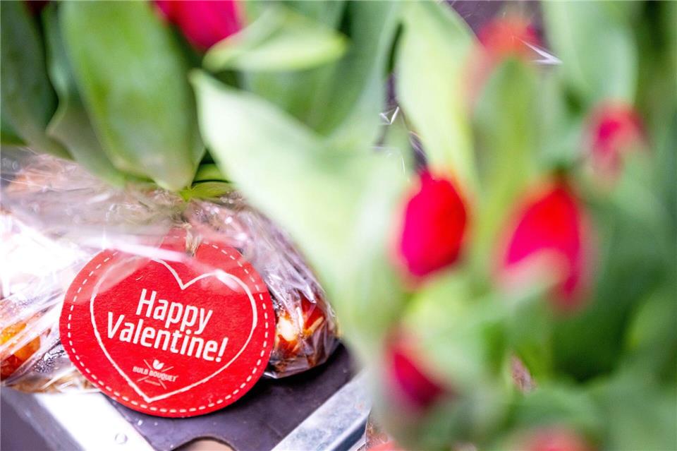  Der Handelsverband rechnet mit Einbußen im Vergleich zum Vorjahr. (Symbolbild)Sina Schuldt/dpa