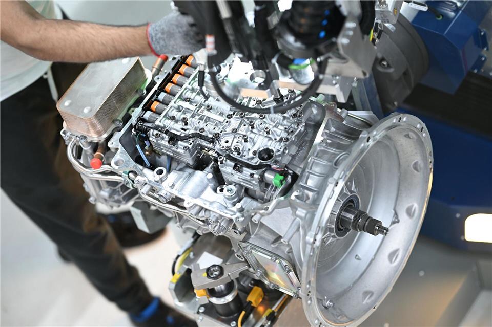  Der Konzern leidet wegen der gedämpften Fahrzeugproduktion unter ausbleibenden Aufträgen. (Archivbild)Felix Kästle/dpa