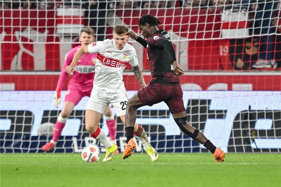  Der Leipziger Ezechiel Banzuzi (r) fällt mit einer Knieverletzung aus. (Archivbild)Harry Langer/dpa