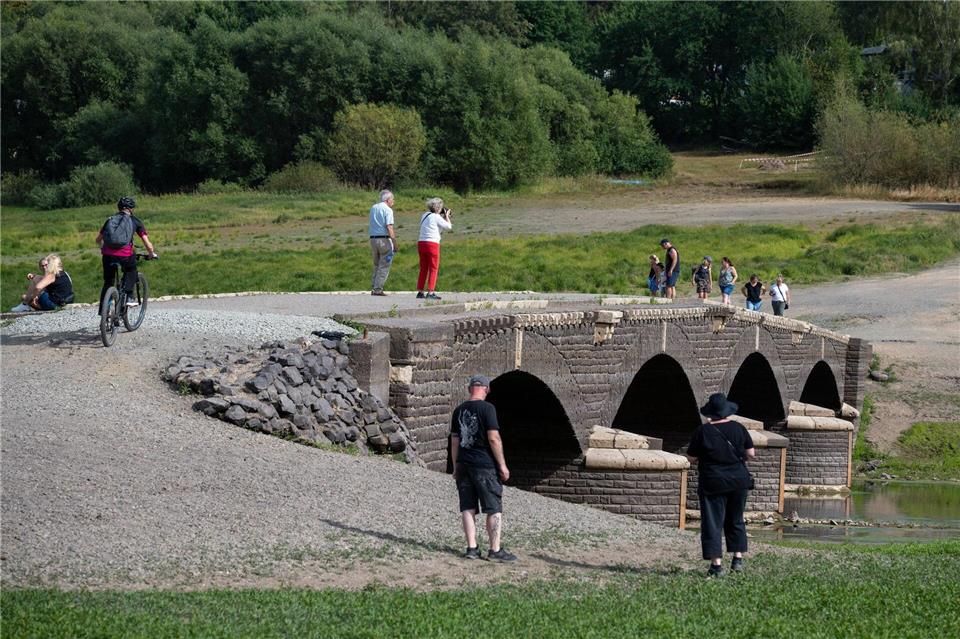  Der Pegelstand sinkt jedes Jahr im Sommer und Herbst stetig. Swen Pförtner/dpa