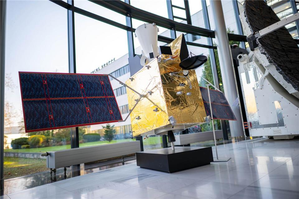  Der Raumfahrt- und Technologiekonzern OHB baut Satelliten etwa für Navigation, Telekommunikation, Aufklärung und Wetterbeobachtung.Sina Schuldt/dpa