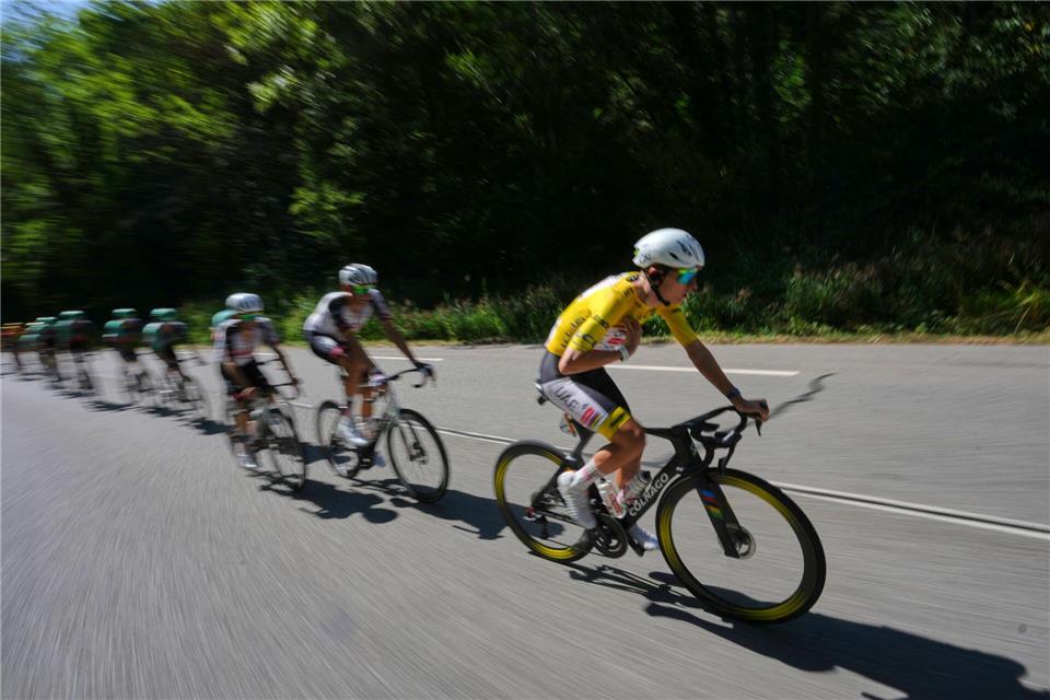  Der Slowene Tadej Pogacar auf der 18. Etappe. Thibault Camus/AP/dpa