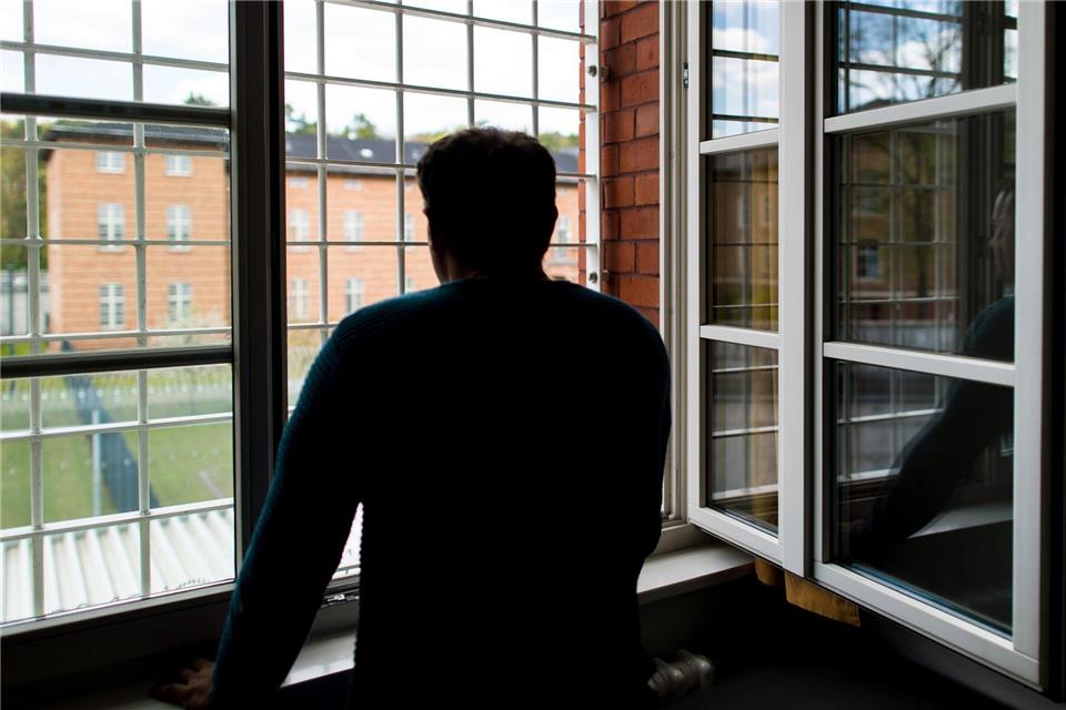  Der Straftäter war im Maßregelvollzug in Herne untergebracht und floh bei einem begleiteten Ausgang. (Symbolbild)Patrick Pleul/dpa-Zentralbild/dpa