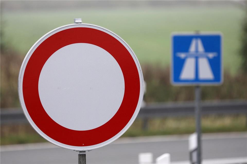  Der rechte Fahrstreifens in Richtung Sandhofen ist gesperrt (Symbolbild).Bernd Wüstneck/dpa-Zentralbild/dpa