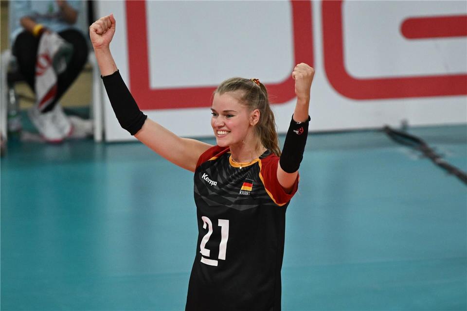  Deutschlands Volleyball-Kapitänin Camilla Weitzel hatte gegen Japan wenig Gelegenheit zum Jubeln. (Archivbild)Arne Dedert/dpa