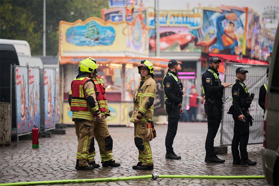 Die Besucherinnen und Besucher des Freimarkts waren nicht von dem Einsatz betroffen.Sina Schuldt/dpa
