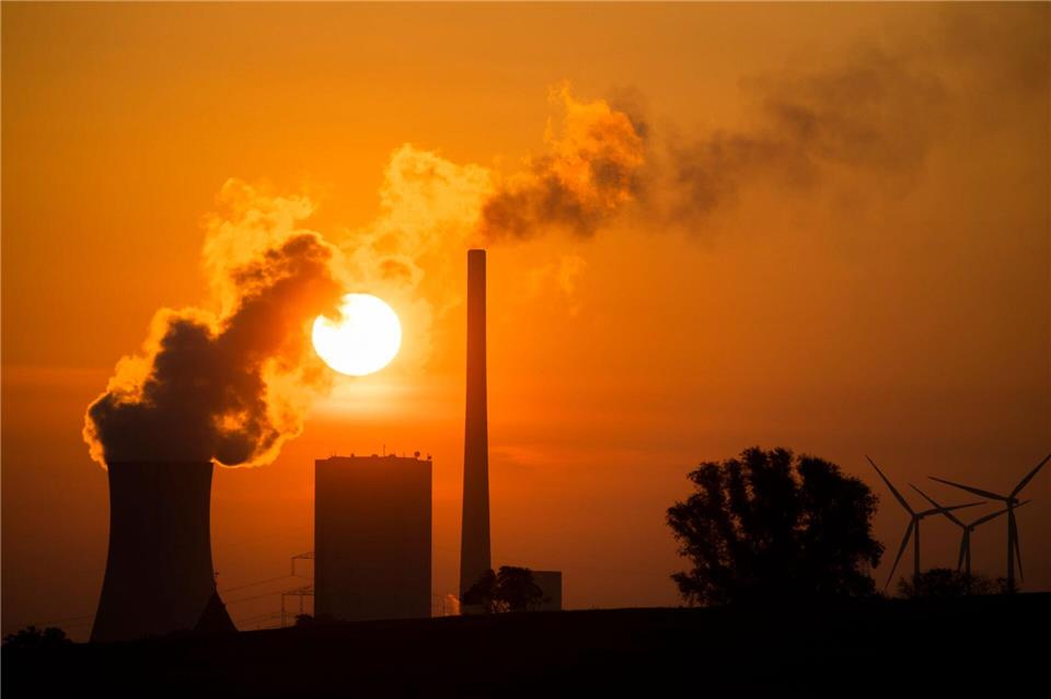  Die Erdtemperatur ist in einer Dekade um etwa 0,35 Grad gestiegen. (Archivbild)Julian Stratenschulte/dpa