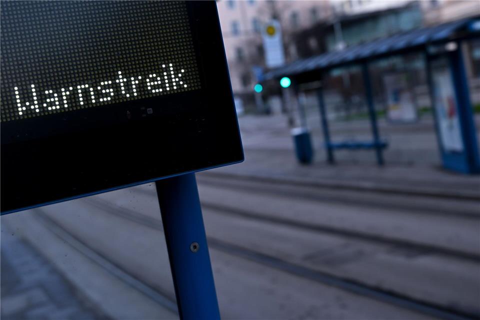  Die Gewerkschaft Verdi hat erneut in mehreren Bundesländern zu Warnstreiks im öffentlichen Nahverkehr (ÖPNV) aufgerufen.Sven Hoppe/dpa