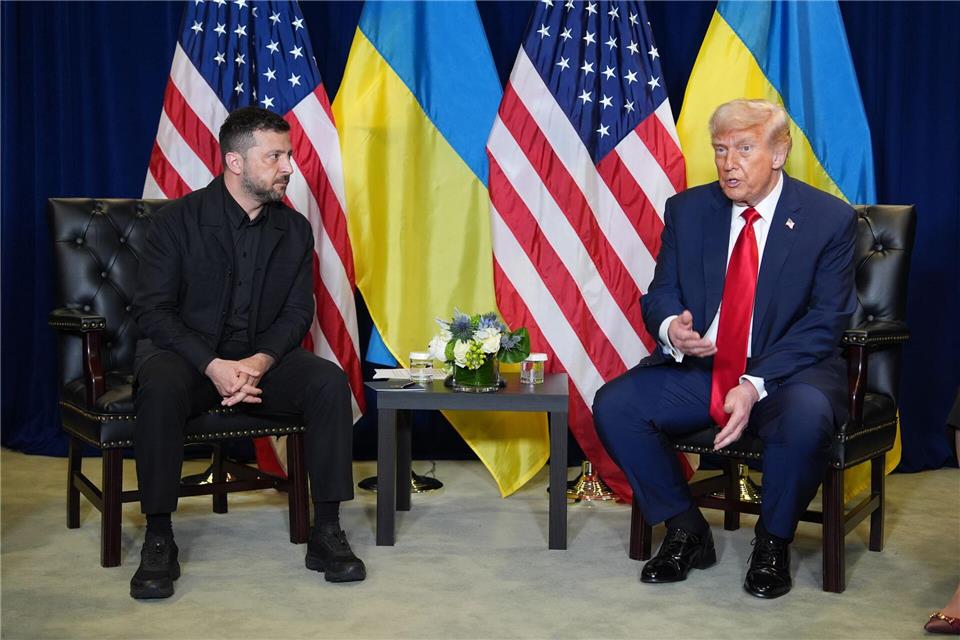  Die Nato hat Russland bereits unter Androhung von Gewalt vor weiteren Luftraumverletzungen gewarnt. Evan Vucci/AP/dpa