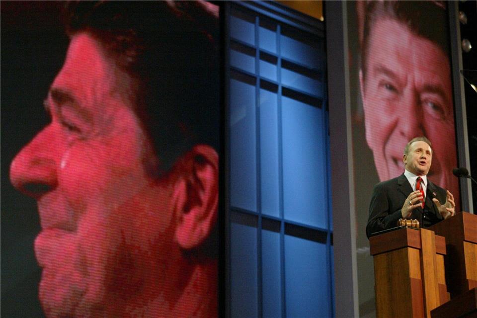  Die Ronald Reagan Presidential Foundation würdigte den 80-Jährigen als einen Mann, dessen Leben „von Überzeugung, Zielstrebigkeit und einer tiefen Verbundenheit mit den Idealen“ seines Vaters geprägt gewesen sei. (Archivbild)Joe Cavaretta/AP/dpa