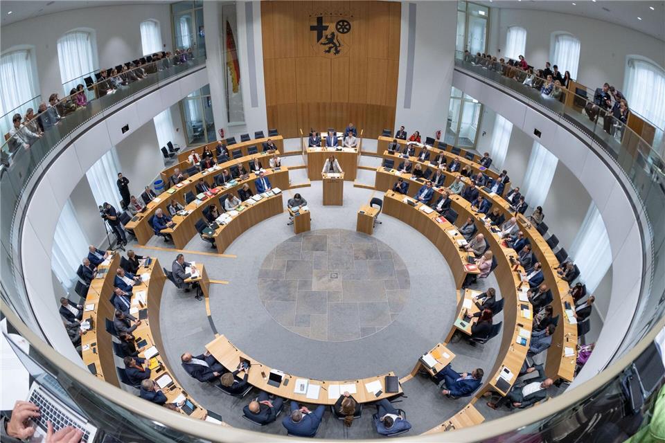  Die SPD gibt ihre Ministerliste für die künftige Landesregierung bekannt. (Archivbild)Boris Roessler/dpa