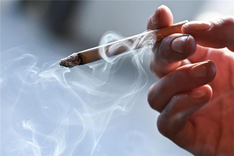  Die Tabaksteuern in Deutschland sollen deutlich steigen, wodurch sich die Preise für Zigaretten erheblich erhöhen würden. Jens Kalaene/dpa