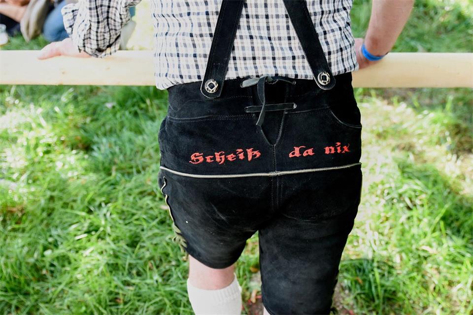  Ein Mann setzte sich auf einen Angreifer und fixierte ihn: Eine Auseinandersetzung auf dem Oktoberfest endet vor Gericht.Angelika Warmuth/dpa/dpa-tmn