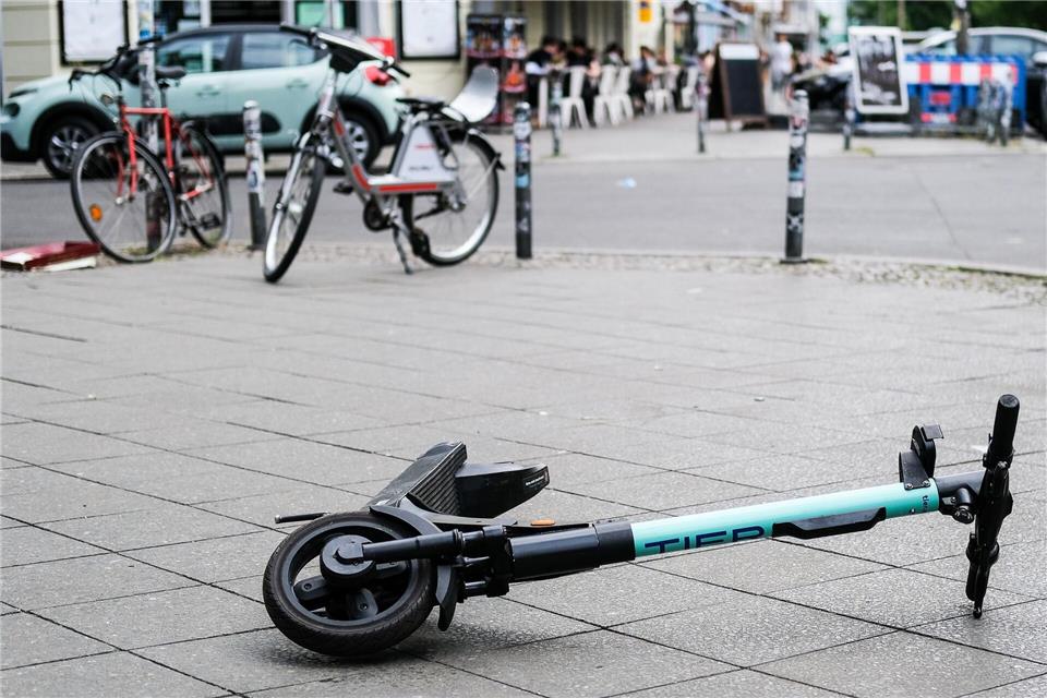 Eine Mehrheit will strengere Regeln für E-Scooter. (Symbolbild)Jens Kalaene/dpa-Zentralbild/dpa