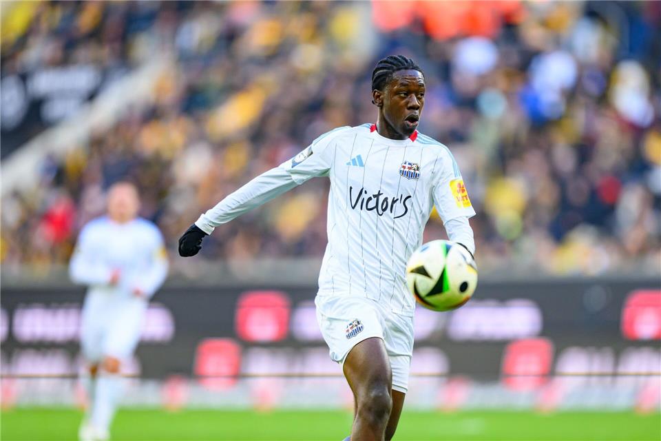 Antrag abgelehnt: Lauterns Gyamfi für zwei Spiele gesperrt Elijah Krahn steht dem 1. FC Saarbrücken nach seiner Tätlichkeit noch in den kommenden beiden Partien nicht zur Verfügung. (Archivbild)Robert Michael/dpa