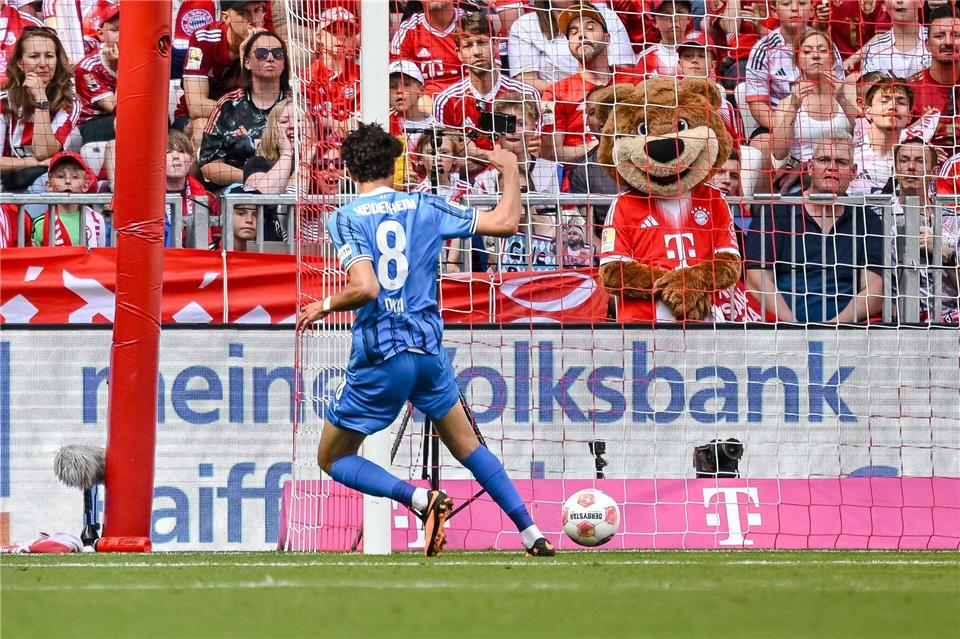  Eren Dinkçi  schiebt den Ball zum Heidenheimer 2:0 ins Tor. Harry Langer/dpa