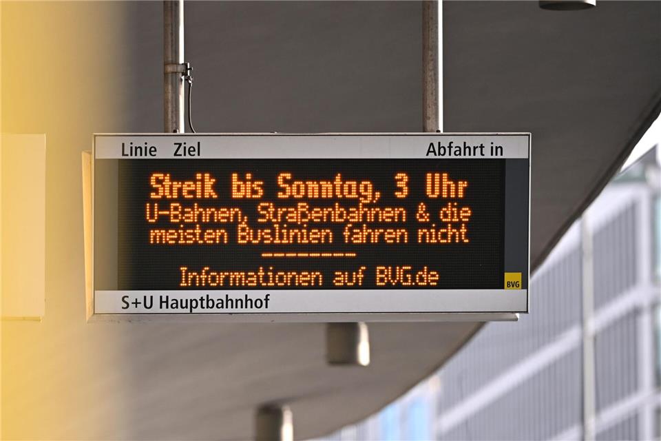  Erst Sonntagmorgen soll der Betrieb in der Hauptstadt wieder anlaufen.Elisa Schu/dpa