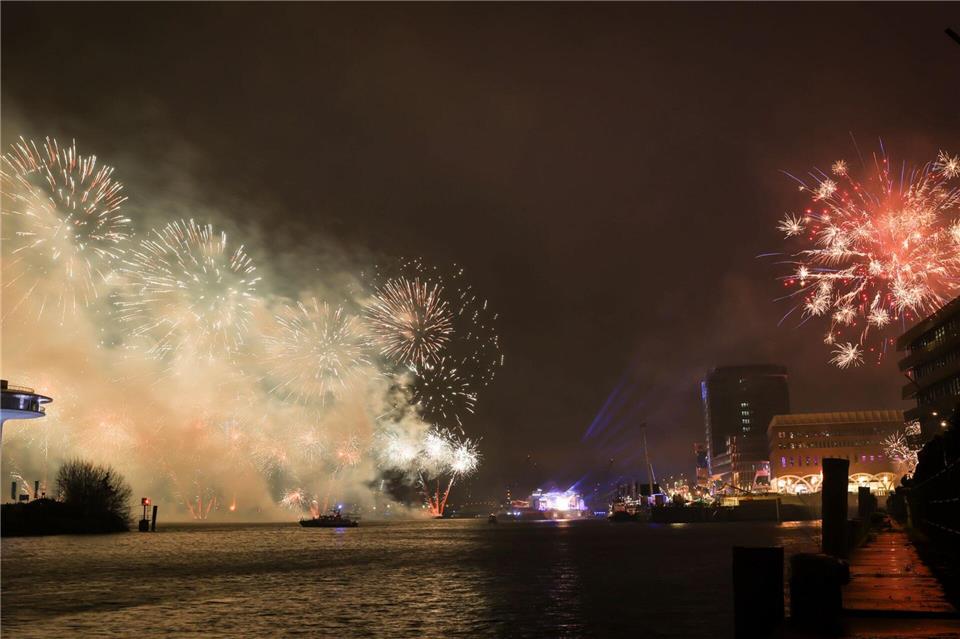  Erstmals fand die ZDF-Silvestershow in der Hamburger Hafencity statt.Christian Charisius/dpa