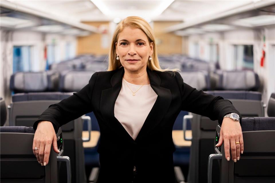 Neue Bahnchefin: „Wir drehen den Konzern auf links“ Es müsse alles anders gemacht werden als früher, sagt die neue Bahn-Chefin Palla. (Archivbild)Christoph Soeder/dpa Pool/dpa