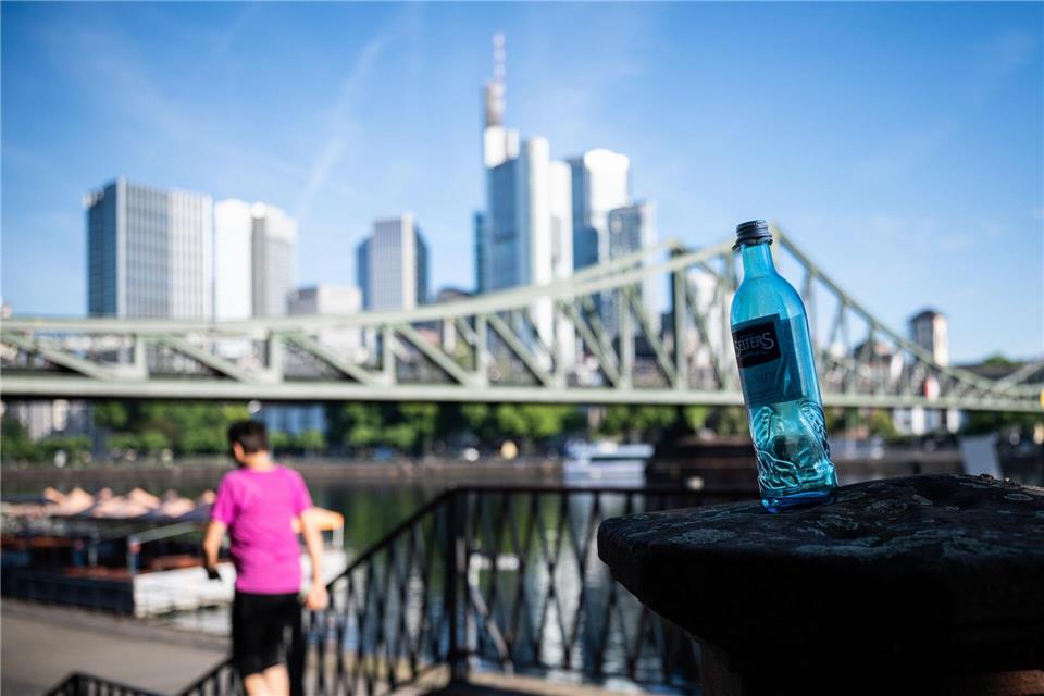  Fast alle größeren hessischen Städte haben einen Hitzeaktionsplan (Symbolbild)Hannes P. Albert/dpa