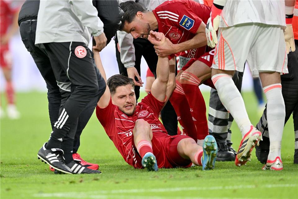  Florent Muslija musste mit Tränen vom Feld. Anke Waelischmiller/dpa