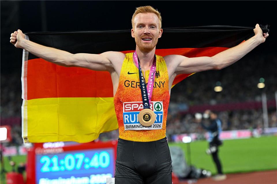  Frederik Ruppert aus Deutschland jubelt nach dem 3.000-Meter-Hindernis-Rennen über seine Goldmedaille.Sven Hoppe/dpa