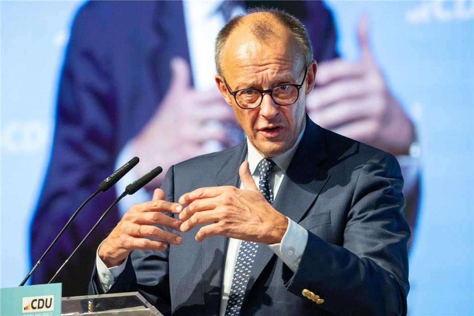  Freiheit und Demokratie müssten verteidigt werden, sagte Merz.Harald Tittel/dpa