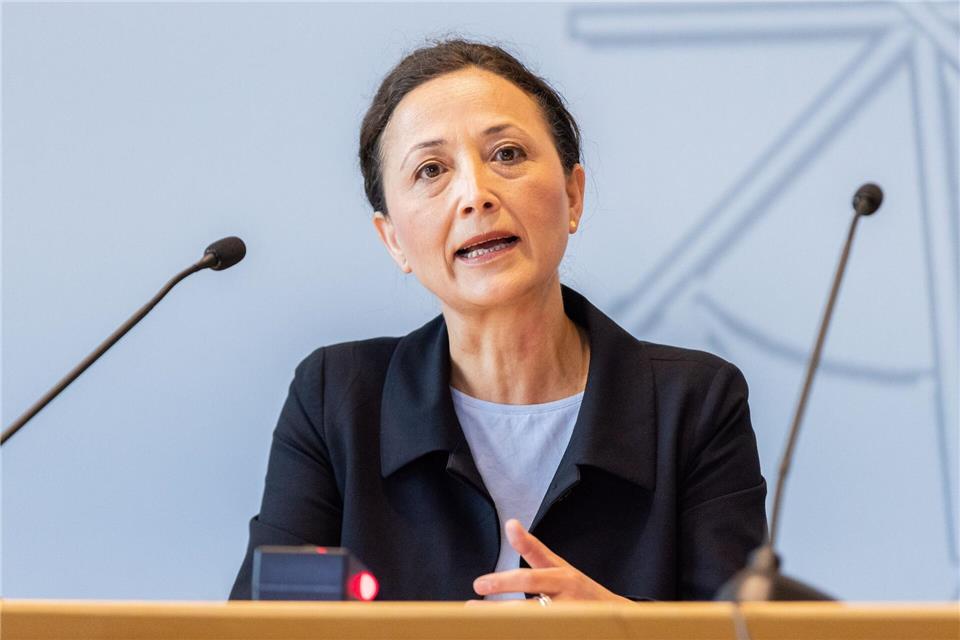  GEW-Landesvorsitzende Ayla Celik fordert bessere Grundlagen für den Distanzunterricht. (Archivbild)Marcel Kusch/dpa