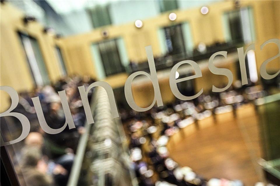  Im Bundesrat macht sich Hessen dafür stark, dass Kommunen regionale Kennzeichen künftig leichter vergeben können. Britta Pedersen/dpa