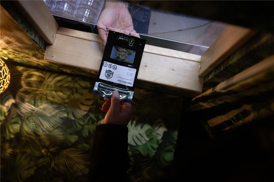  In Berlin haben Vereine eine Anbaugenehmigung. (Archivbild)Sebastian Christoph Gollnow/dpa