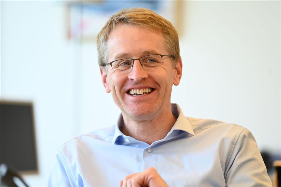  In Notfällen sei die einzige Rettung die Aufmerksamkeit und Hilfe der Mitmenschen, sagte Daniel Günther. (Archivbild)David Hammersen/dpa