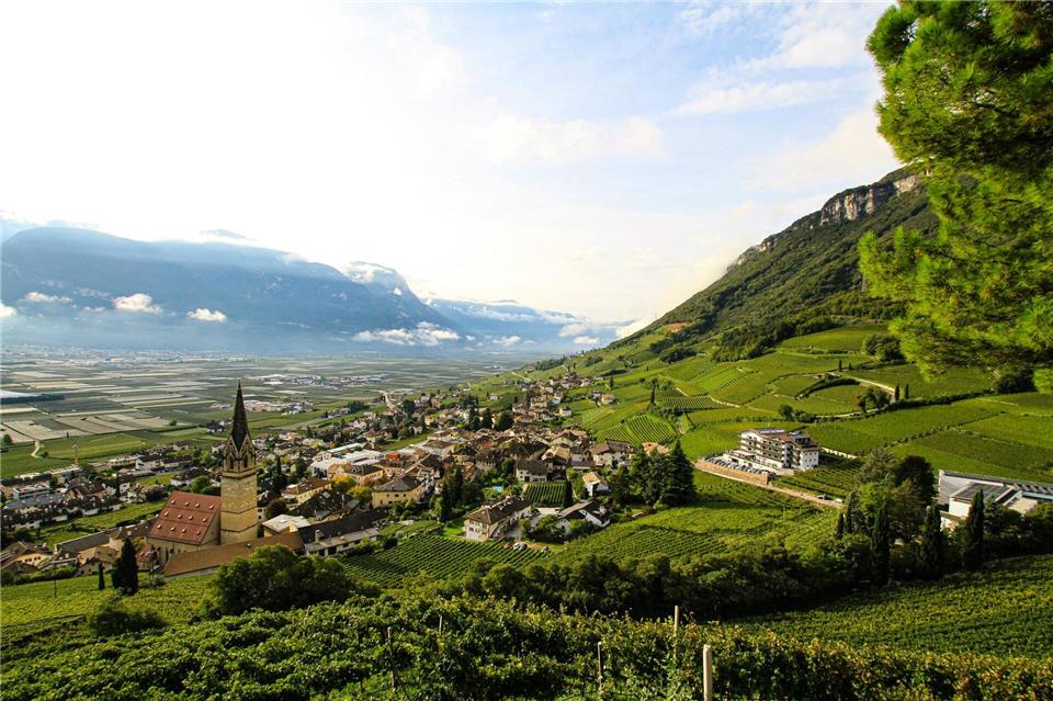  In Südtirol gibt es drei Amtssprachen: Deutsch, Italienisch und Ladinisch. (Symbolbild)Bernhard Krieger/dpa-tmn/dpa