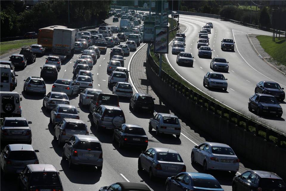  In der südafrikanischen Stadt Vanderbijlpark, in der Nähe von Johannesburg, wurden zwölf Kinder bei einem Schuldbus-Unfall getötet. (Symbolfoto)Kim Ludbrook/dpa