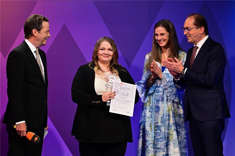  Inna Rommelfanger aus Verden (zweite von links) wurde geehrt. Sebastian Christoph Gollnow/dpa