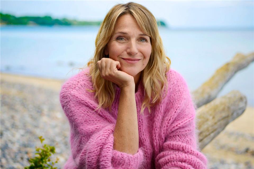  Inselärztin Nora Kaminski (Tanja Wedhorn) kehrt von ihrer mehrwöchigen Auszeit nach der geplatzten Hochzeit aus Norwegen zurück.Franziska Hörisch/ARD Degeto/dpa