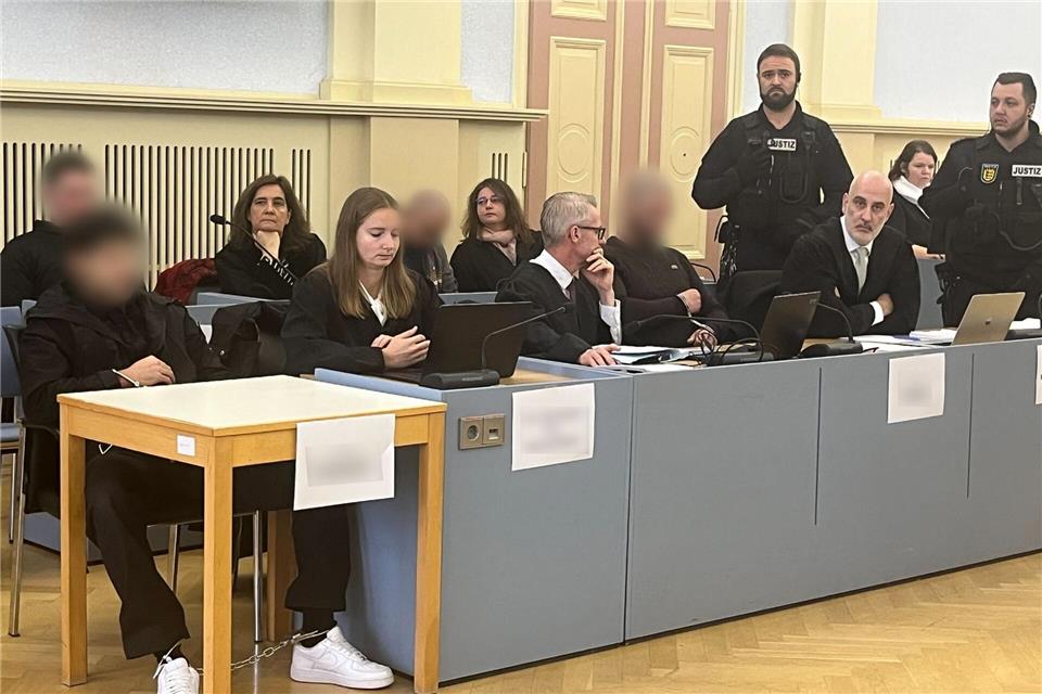 Insgesamt sieben Angeklagte stehen wegen erpresserischen Menschenraubs vor Gericht. Tatjana Bojic/dpa
