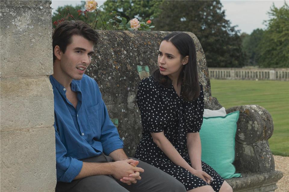  Jamie und Anna lernen sich unter turbulenten Umständen in Oxford kennen.Chris Baker/Netflix/dpa