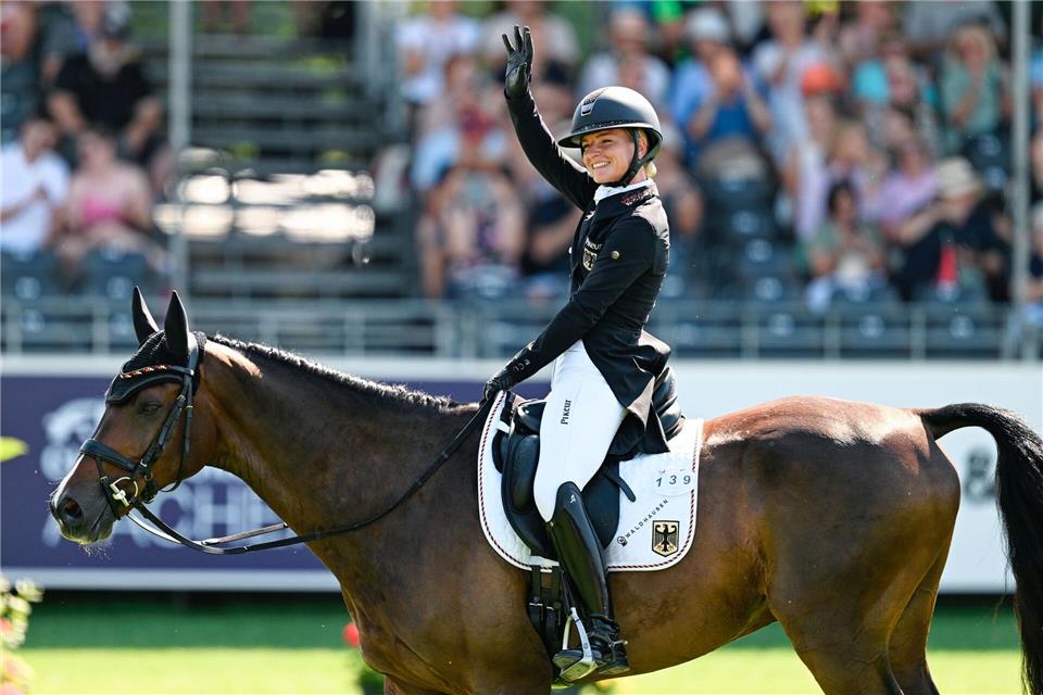  Julia Krajewski  liegt mit dem deutschen Team auf Platz zwei.Uwe Anspach/dpa